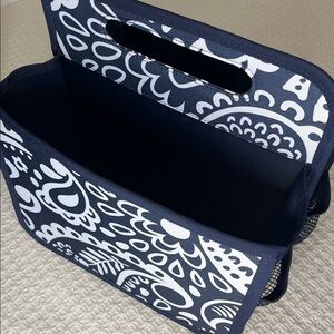 Thirty-One, double duty caddy, navy & white paisley, 4 mesh exterior pockets